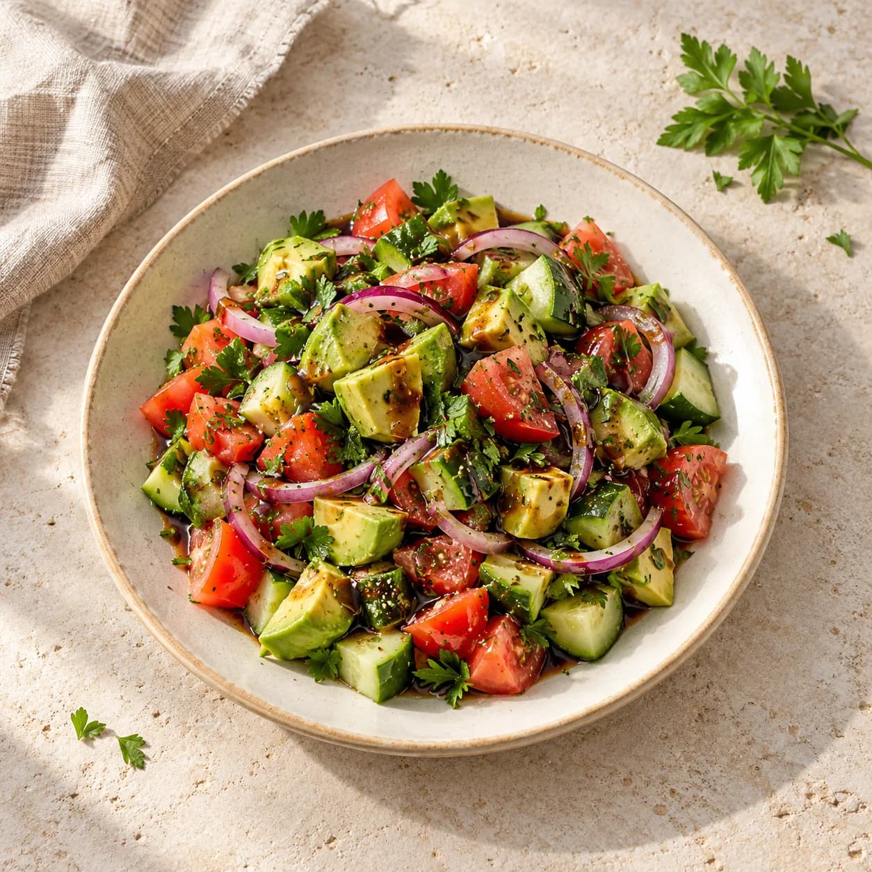 Nar Ekşili Avokado Salatası